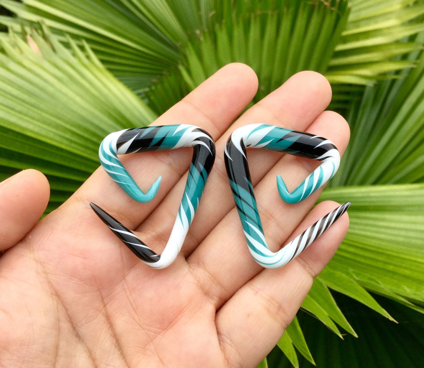 1 Pair (2 Pieces) Aqua/Black/White Free Style Triangle Spirals Glass