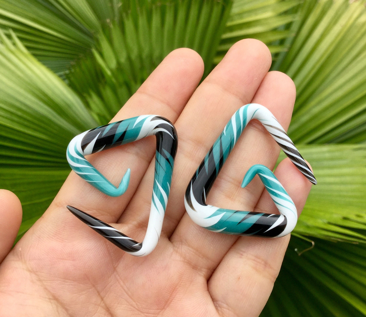 1 Pair (2 Pieces) Aqua/Black/White Free Style Triangle Spirals Glass