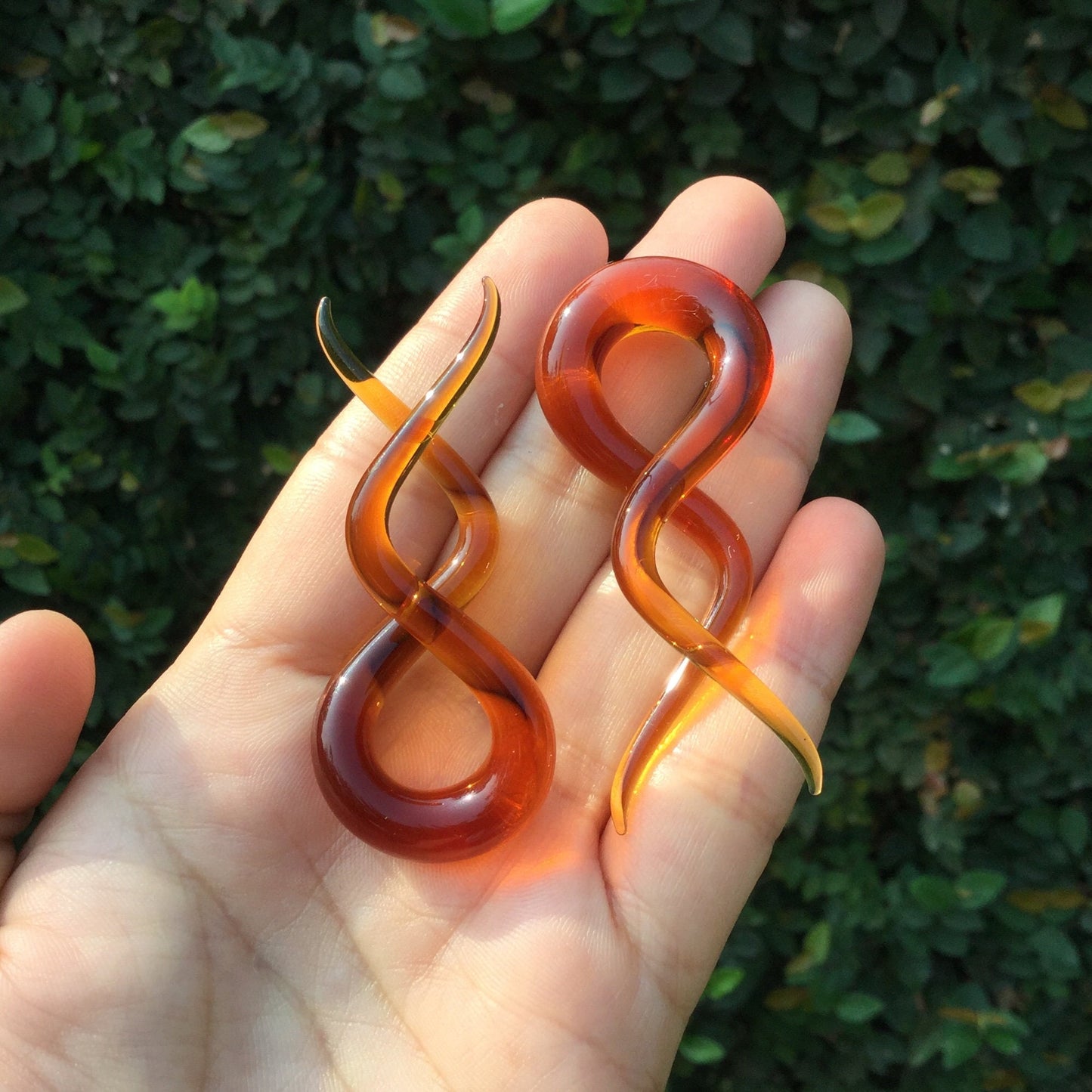 1 Pair (2 Pieces) Amber Color Glass Double Twists