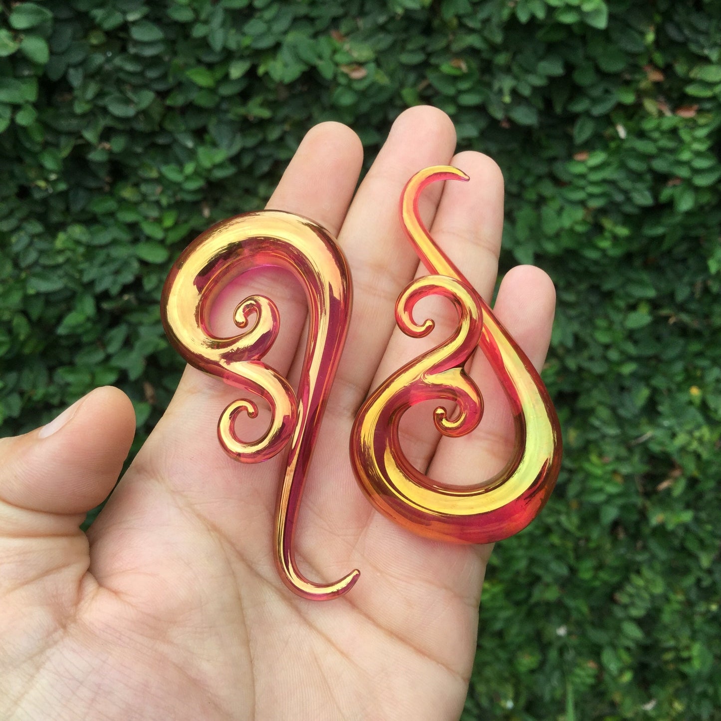 1 Pair (2 Pieces) Real 24 Karat Ruby Gold Colored Glass Venus Spirals