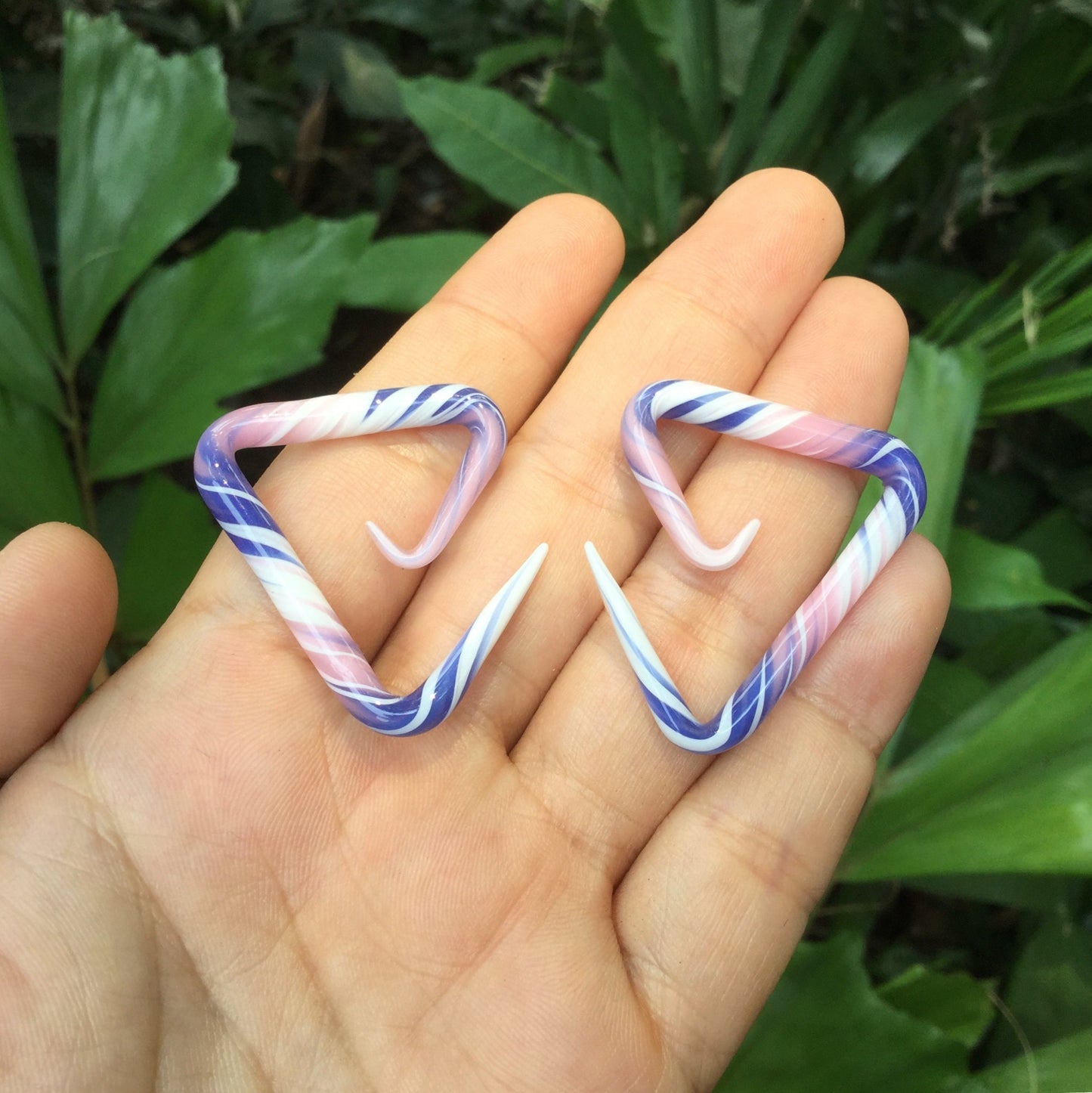 1 Pair (2 Pieces) Purple/Pink/White Free Style Triangle Spirals Glass