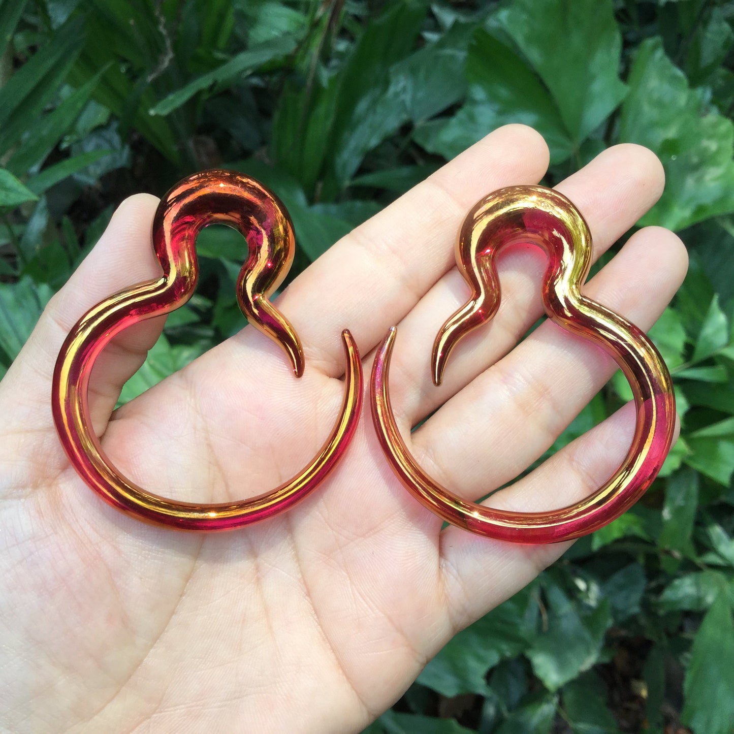 1 Pair (2 Pieces) Real 24 Karat Ruby Gold Colored Glass Borneo Hoops