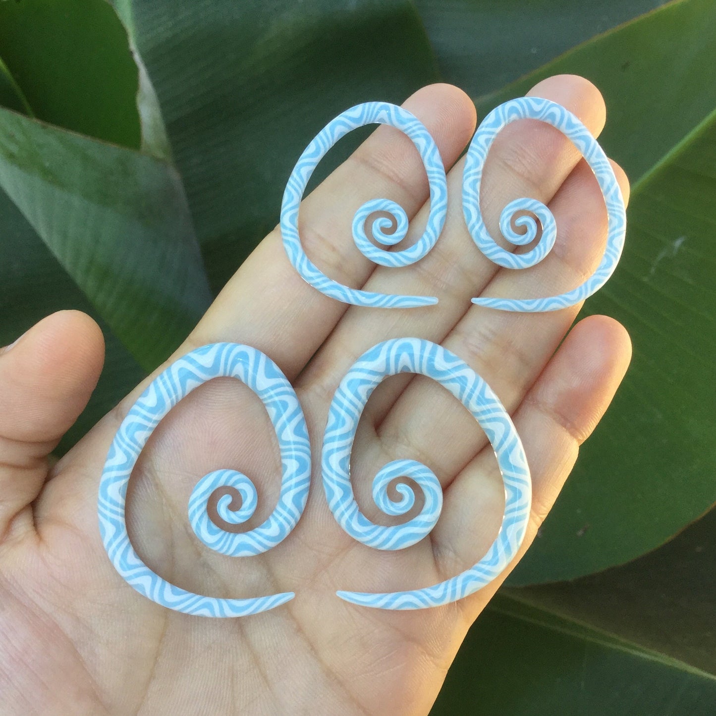 1 Pair (2 Pieces) Sky Blue & White Snake Tear Drop Spirals Glass