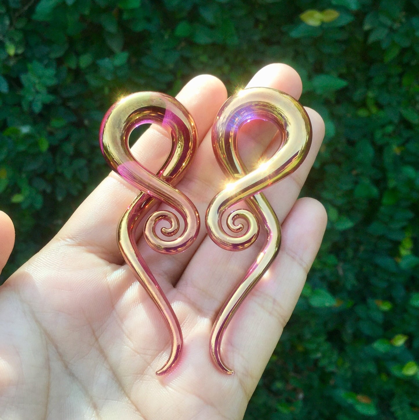 1 Pair (2 Pieces) Real 24 Karat Ruby Gold Colored Glass Note Spirals