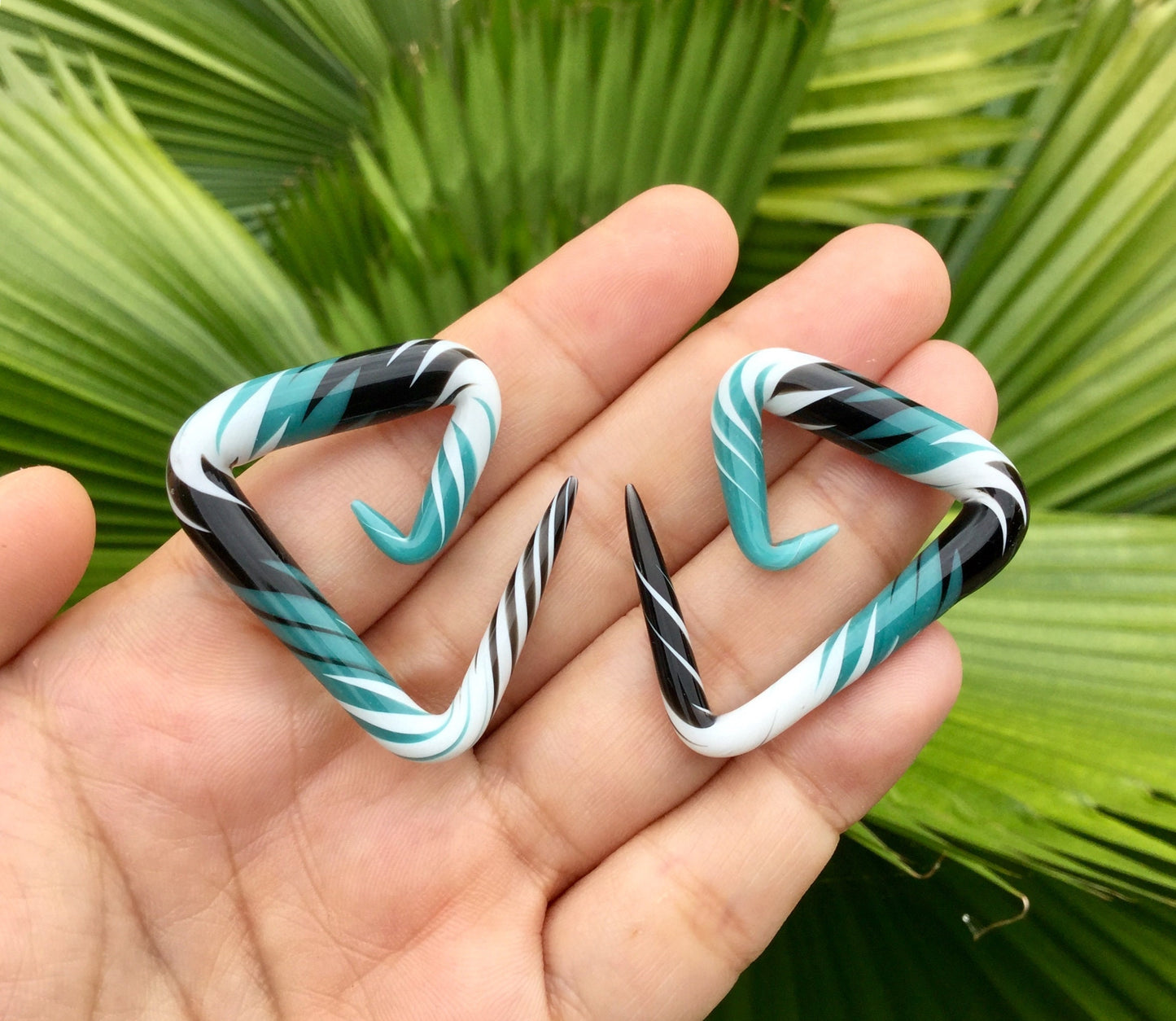 1 Pair (2 Pieces) Aqua/Black/White Free Style Triangle Spirals Glass