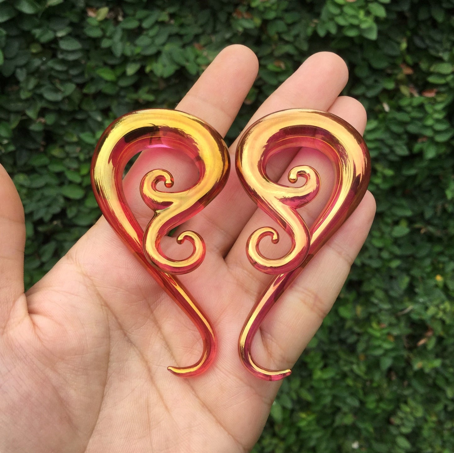 1 Pair (2 Pieces) Real 24 Karat Ruby Gold Colored Glass Venus Spirals