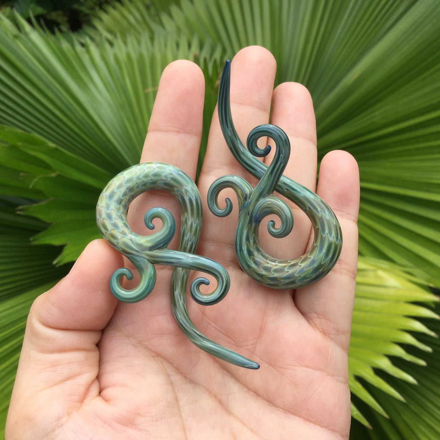 1 Pair (2 Pieces) Exotic Light Green Bonita Spirals Pyrex