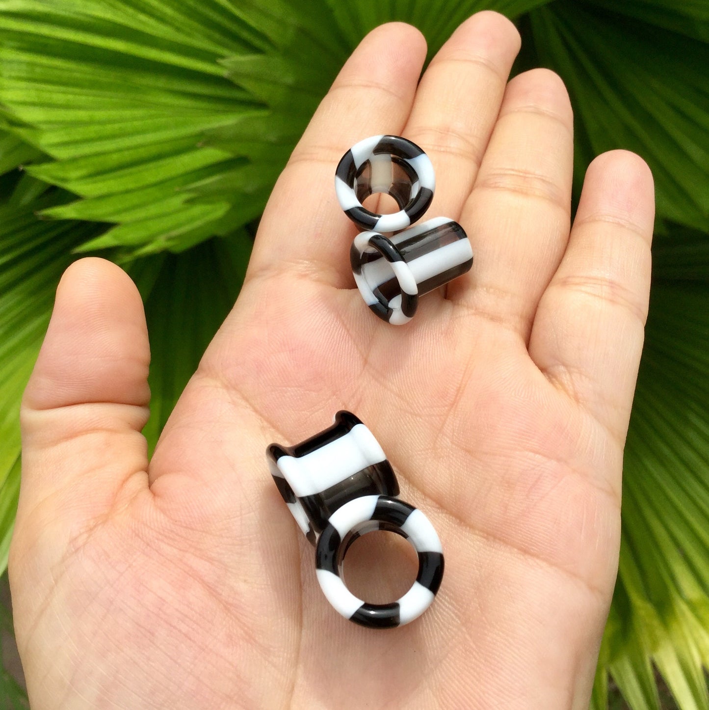 1 Pair (2 Pieces) Black & White Parallel Line Tunnels Glass