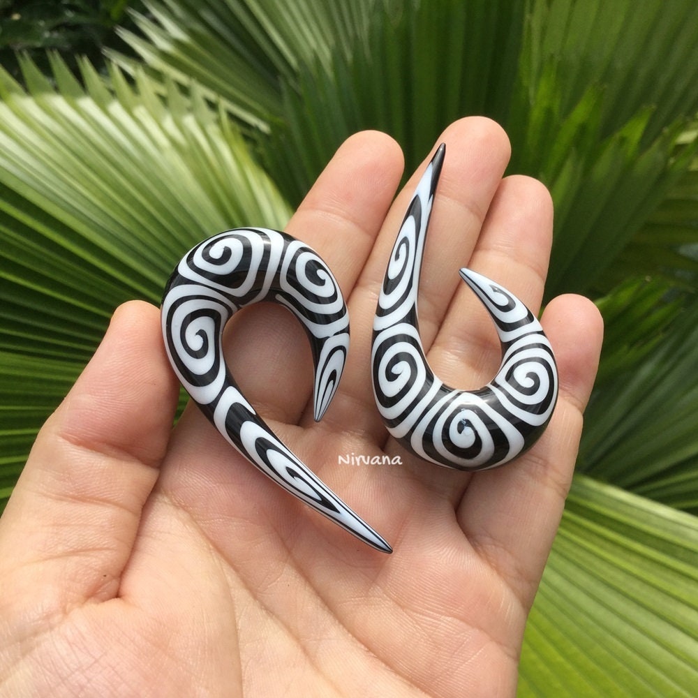 1 Pair (2 Pieces) Tribal Swirl Pattern Pyrex Glass Fish Hook Spirals