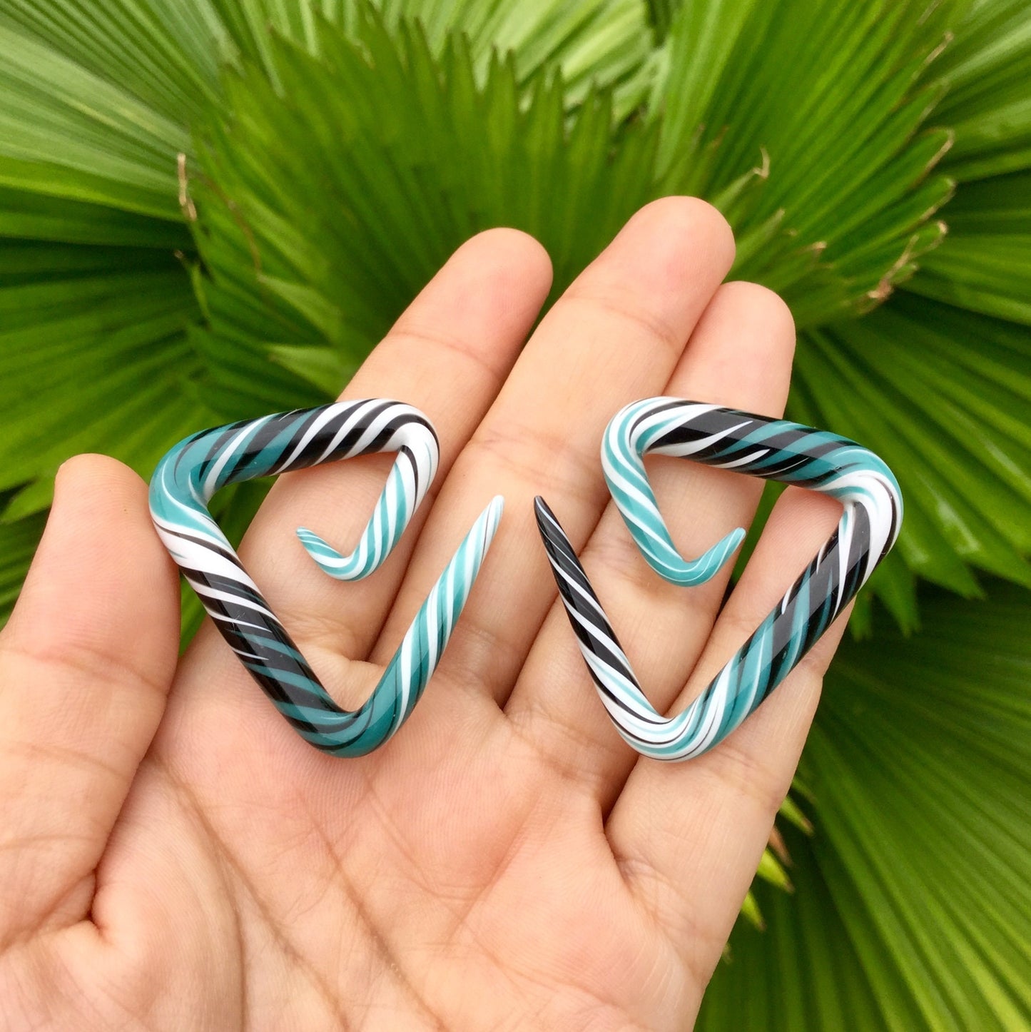 1 Pair (2 Pieces) Aqua/Black/White Free Style Triangle Spirals Glass