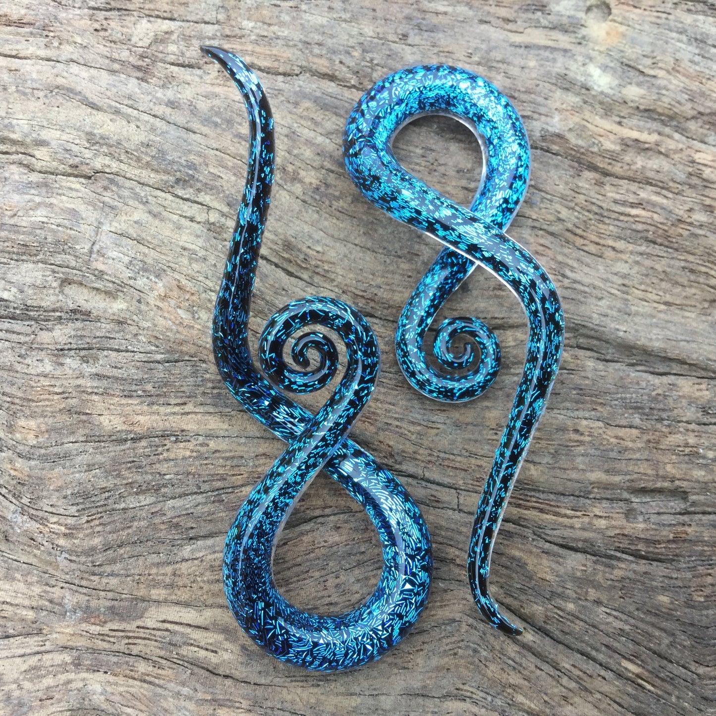 1 Pair (2 Pieces) Aqua Dichroic Glass Note Spirals