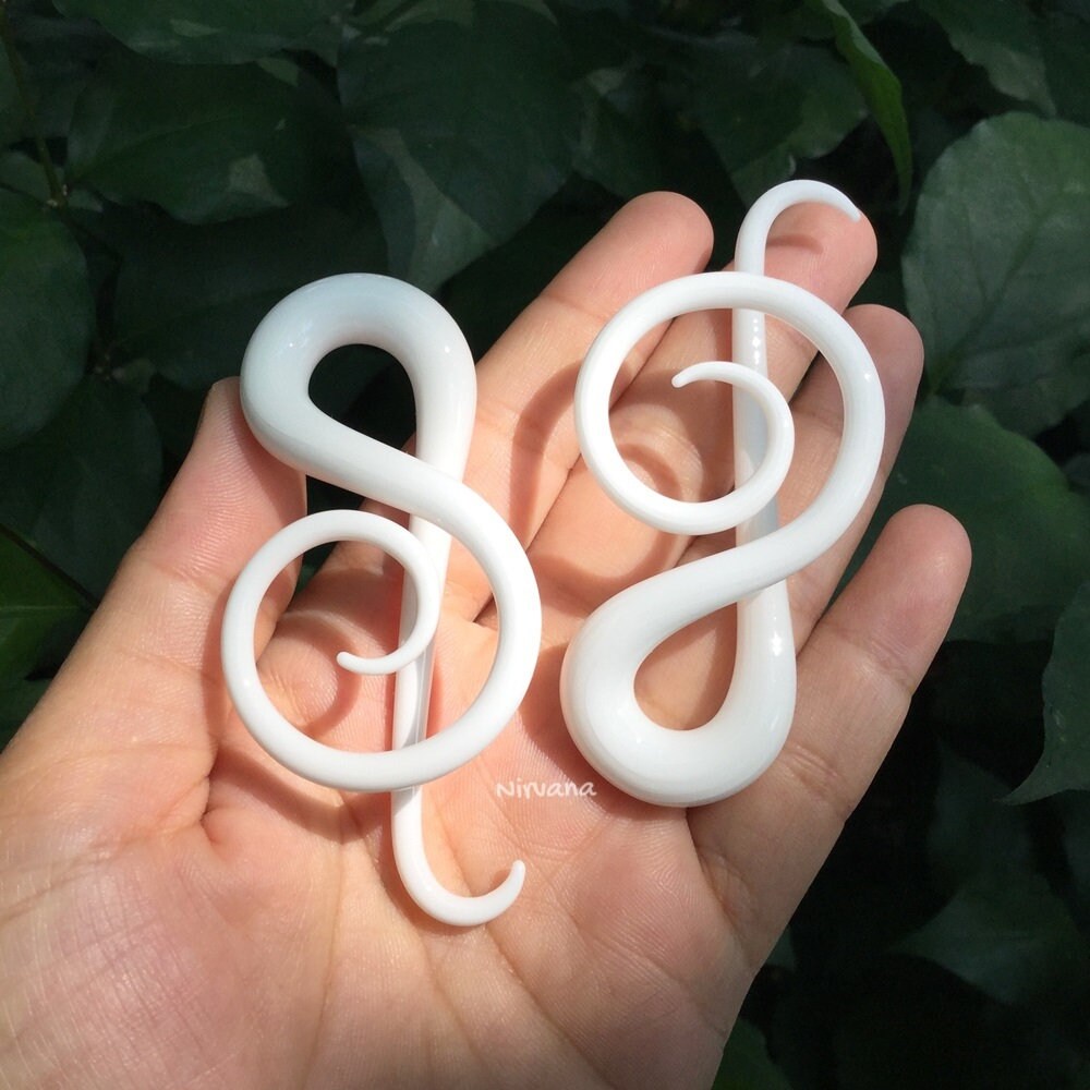1 Pair (2 Pieces) Solid Color White G Clef Music Ear Shapes Spirals