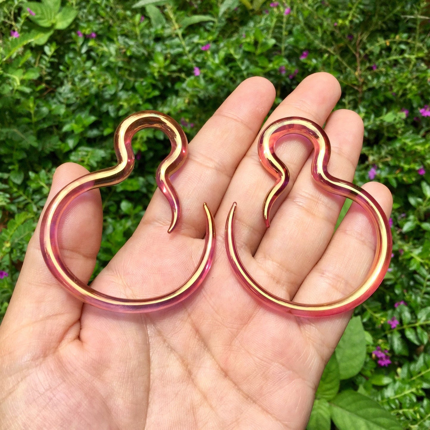 1 Pair (2 Pieces) Real 24 Karat Ruby Gold Colored Glass Borneo Hoops