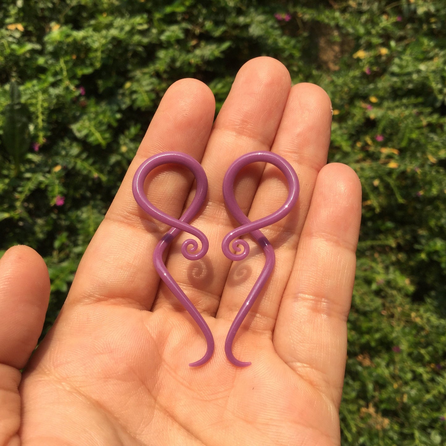 1 Pair (2 Pieces) Mauve Note Spirals