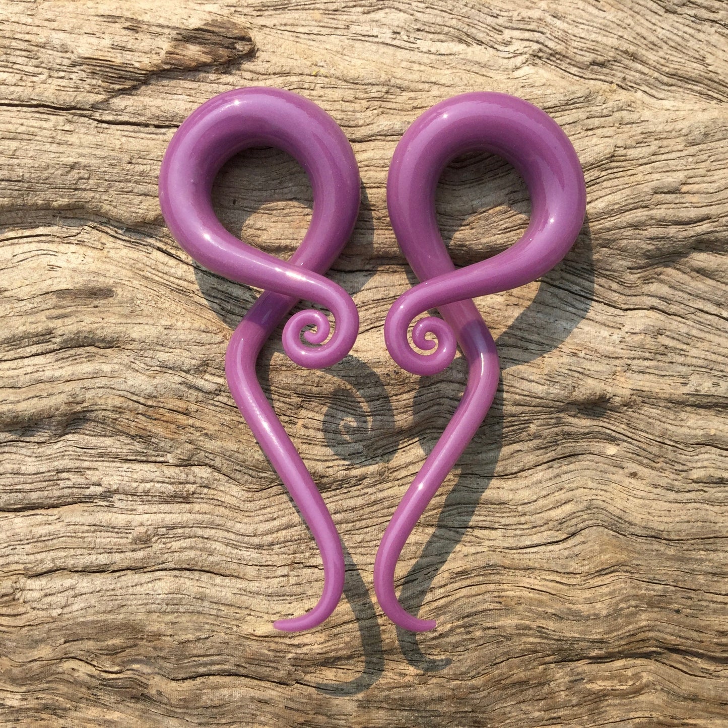 1 Pair (2 Pieces) Mauve Note Spirals