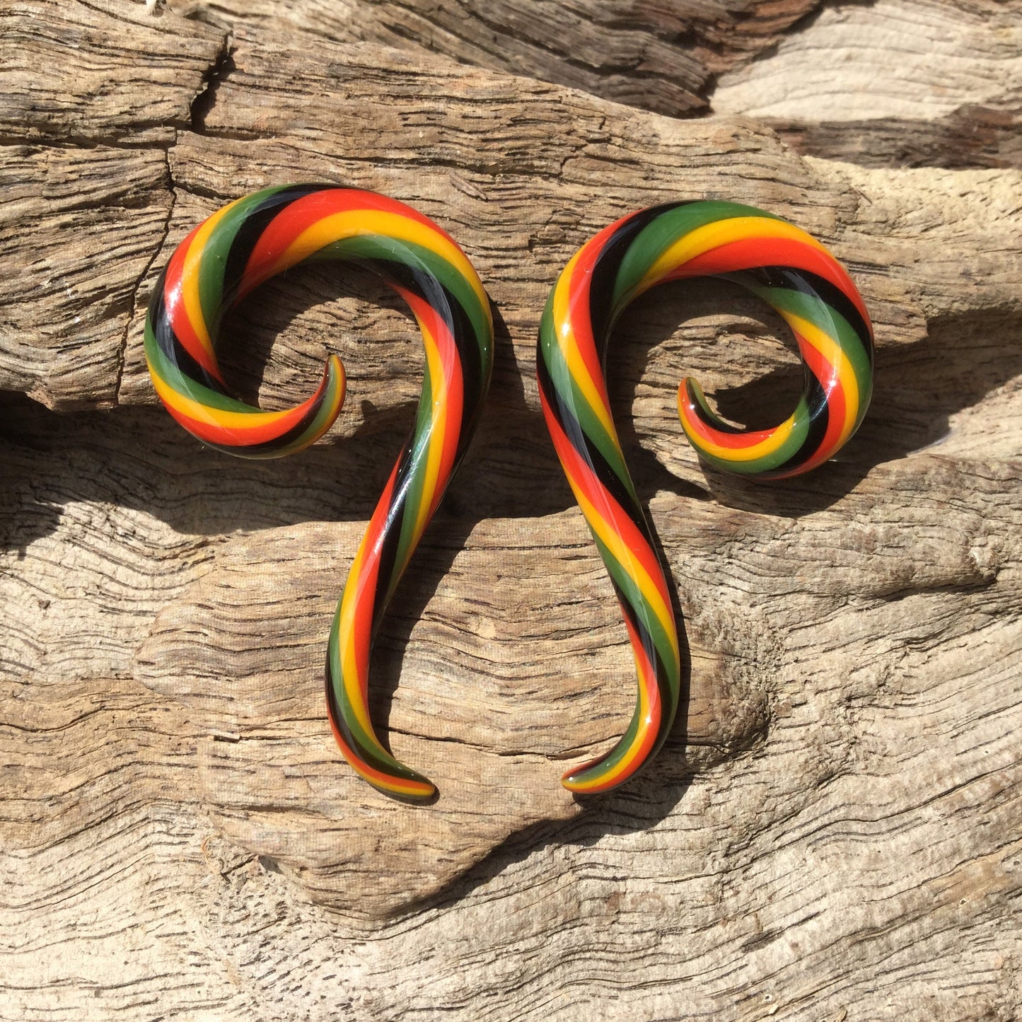 1 Pair (2 Pieces) Rasta Twist Thai Spirals Glass