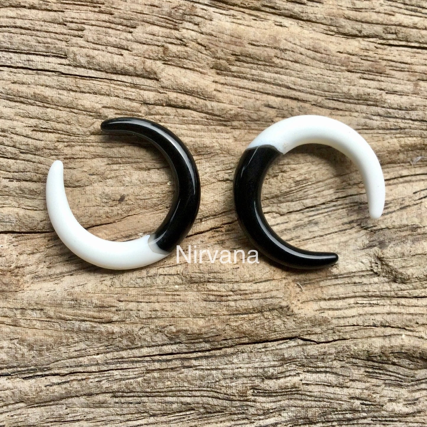 1 Pair (2 Pieces) Glass Half Black & Half White Septum Pinchers
