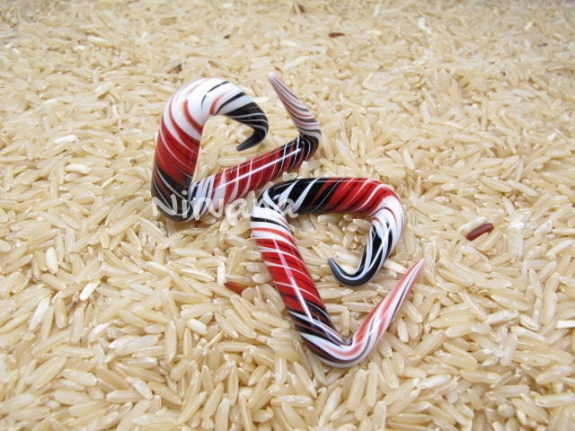 1 Pair (2 Pieces) Orange/Black/White Free Style Triangle Spirals Glass