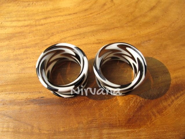 1 Pair (2 Pieces) Zig Zag Black & White Tunnels Glass