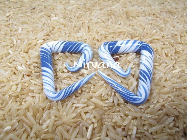 1 Pair (2 Pieces) Purple & White Free Style Triangle Spirals Glass