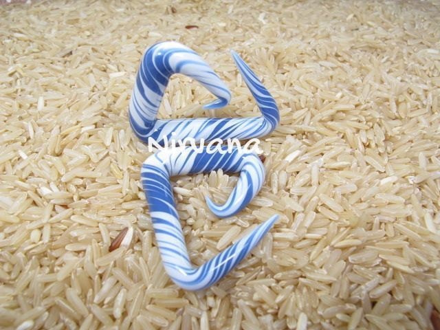 1 Pair (2 Pieces) Purple & White Free Style Triangle Spirals Glass