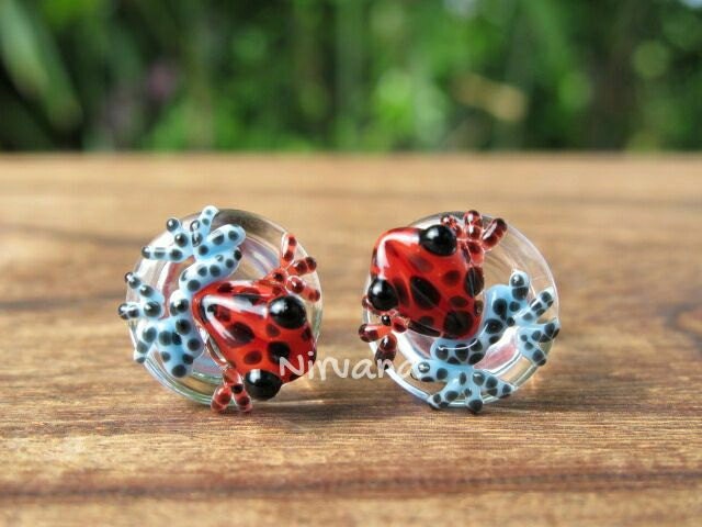 1 Pair (2 Pieces) - Poison Red Tree Frogs with Sky Blue Legs Plugs Glass