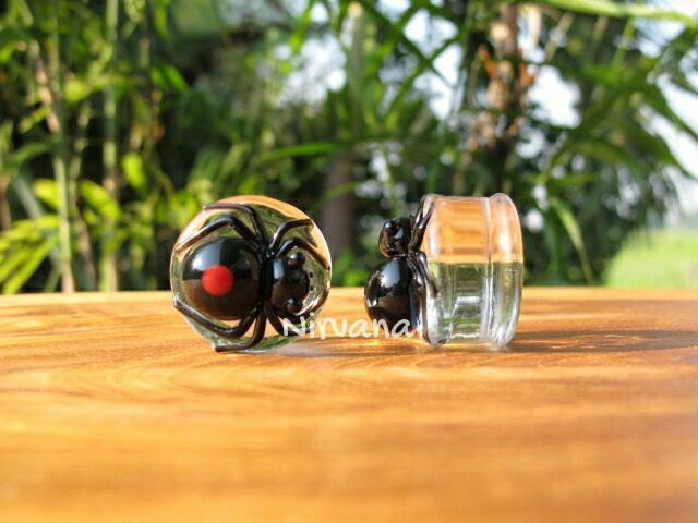 1 Pair (2 Pieces) Black Widow Spider with Dark Red Spots Glass Plugs