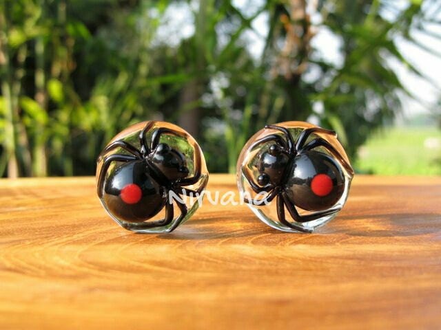 1 Pair (2 Pieces) Black Widow Spider with Dark Red Spots Glass Plugs
