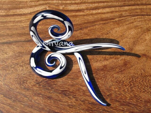 1 Pair (2 Pieces) Blue & White Tribal Swirl Pattern Thai Super Spirals Glass