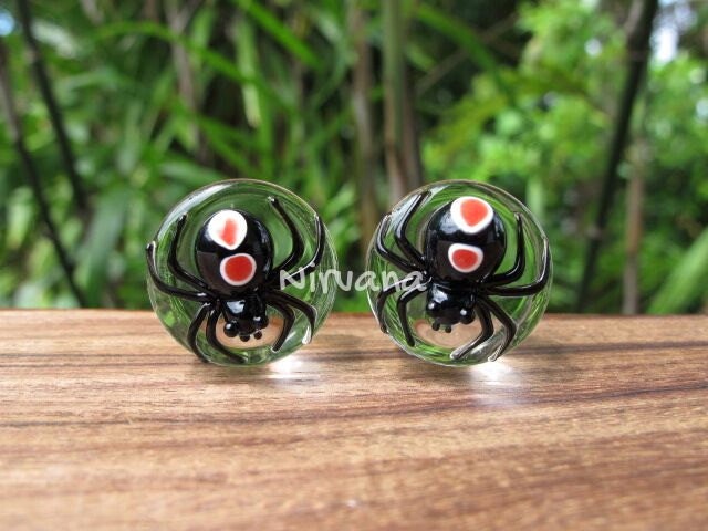 1 Pair (2 Pieces) Black Widow Spider with 2 Bright Red Spots Glass Plugs