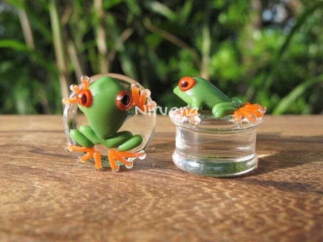 1 Pair (2 Pieces) Green Poison Tree Frog with Orange Legs Glass Plugs