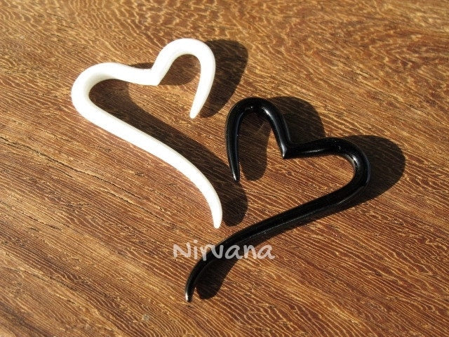 1 Pair (2 Pieces) 1 Black & 1 White Heart Spirals