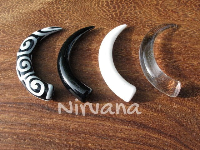 1 Pair (2 Pieces) Clear Glass Tusks