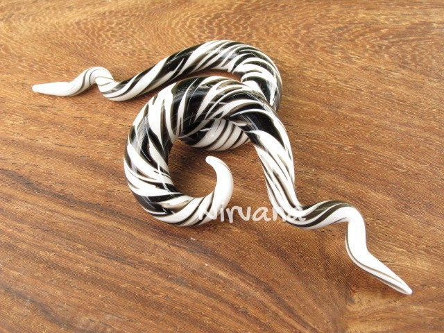 1 Pair (2 Pieces) Black & White Free Style Spiral Drop Glass Spirals