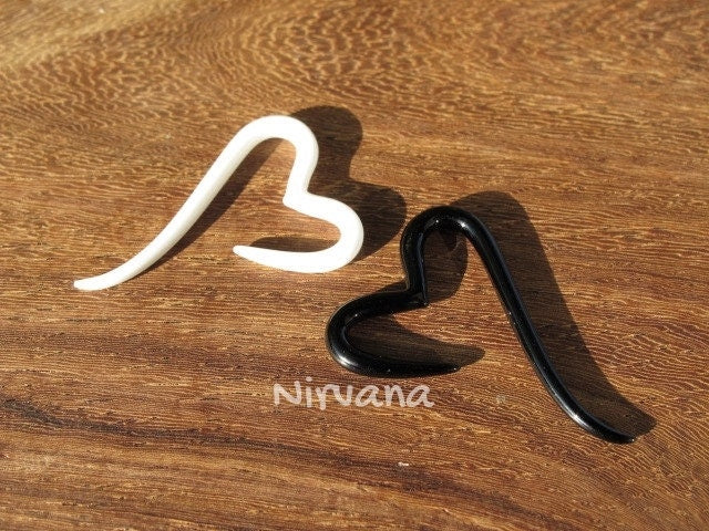 1 Pair (2 Pieces) 1 Black & 1 White Heart Spirals
