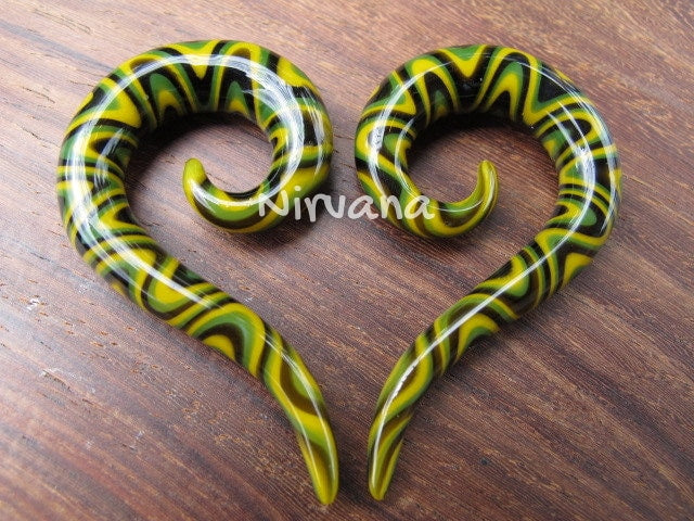 1 Pair (2 Pieces) Jamaica Snake Style Thai Spirals Glass