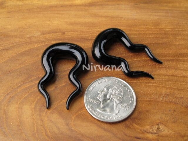 1 Pair (2 Pieces) Solid Color Black Double Omega Ear Shapes Spirals
