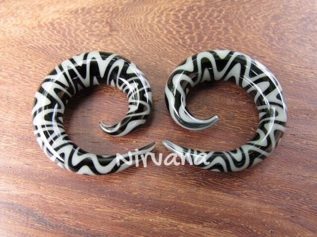 1 Pair (2 Pieces) Black & Mint Snake Spirals Glass