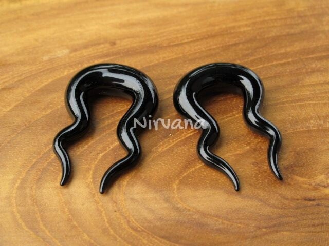 1 Pair (2 Pieces) Solid Color Black Double Omega Ear Shapes Spirals
