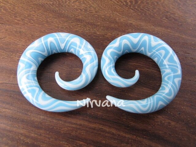 1 Pair (2 Pieces) Sky Blue & White Snake Classic Spirals Glass