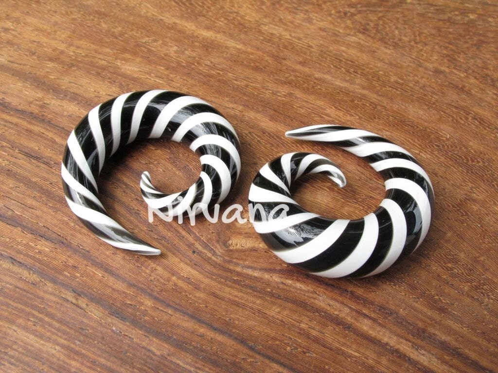 1 Pair (2 Pieces) Black & White Twist Classic Spirals Glass