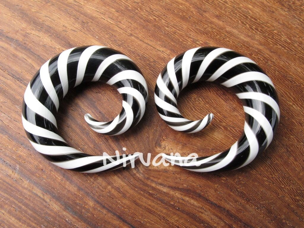 1 Pair (2 Pieces) Black & White Twist Classic Spirals Glass