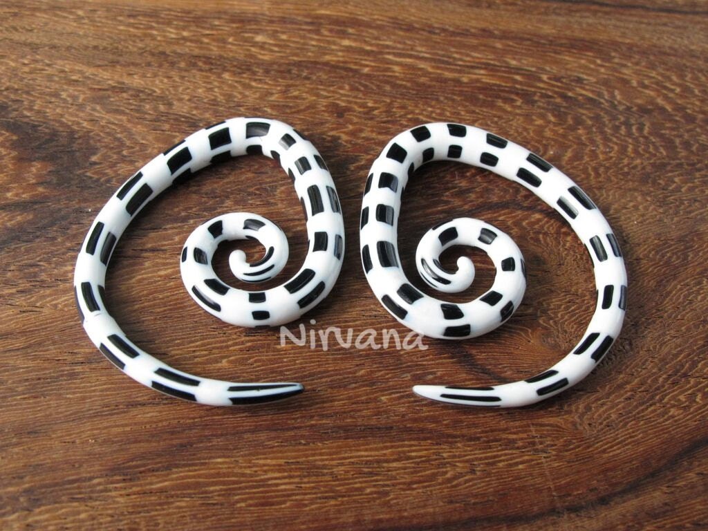 1 Pair (2 Pieces) Black & White Spider Web Glass Tear Drop Spirals