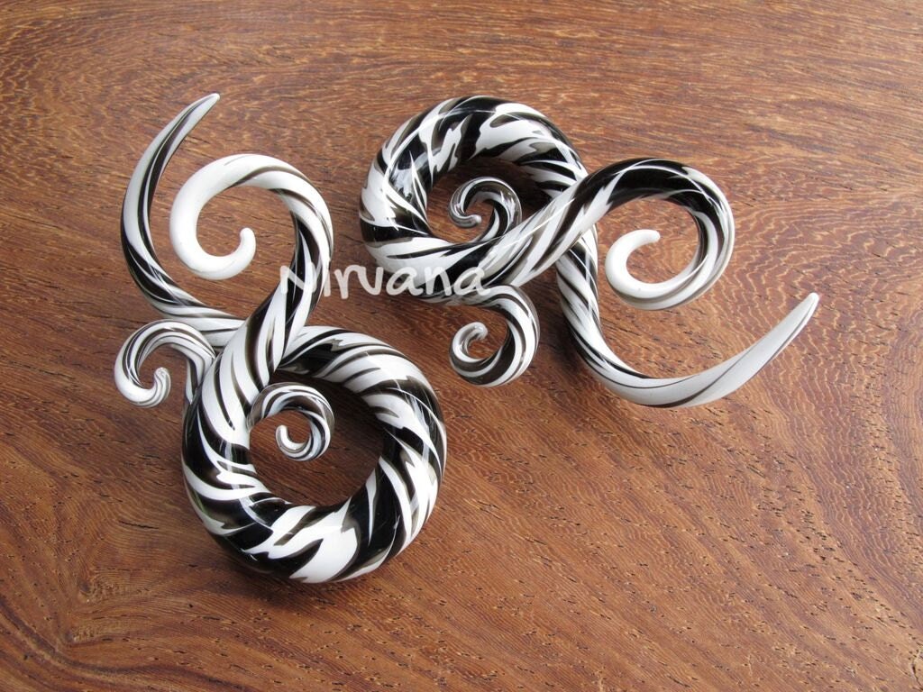 1 Pair (2 Pieces) Black & White Free Style Bonita Spirals Glass