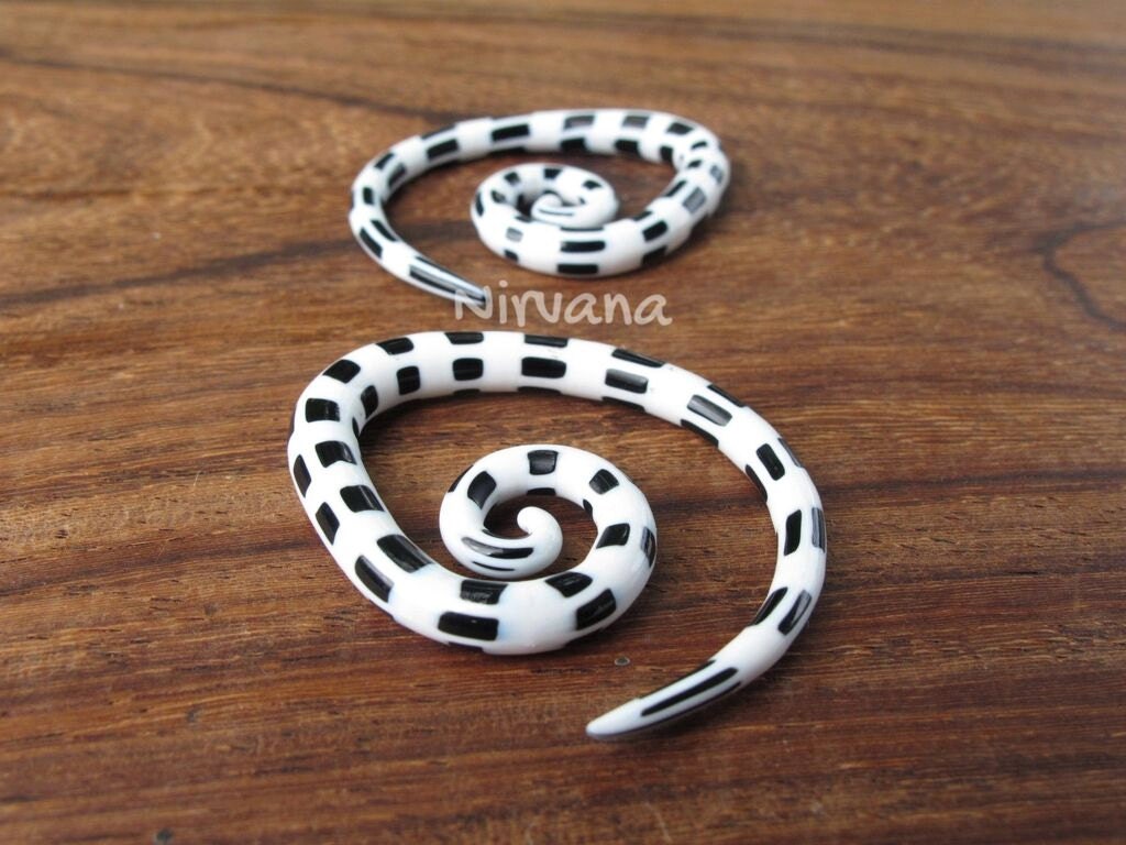 1 Pair (2 Pieces) Black & White Spider Web Glass Tear Drop Spirals