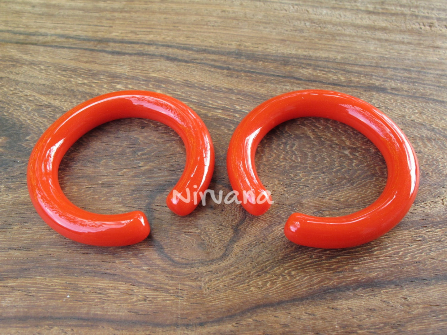 1 Pair (2 Pieces) Nirvana's Red Glass Hoops