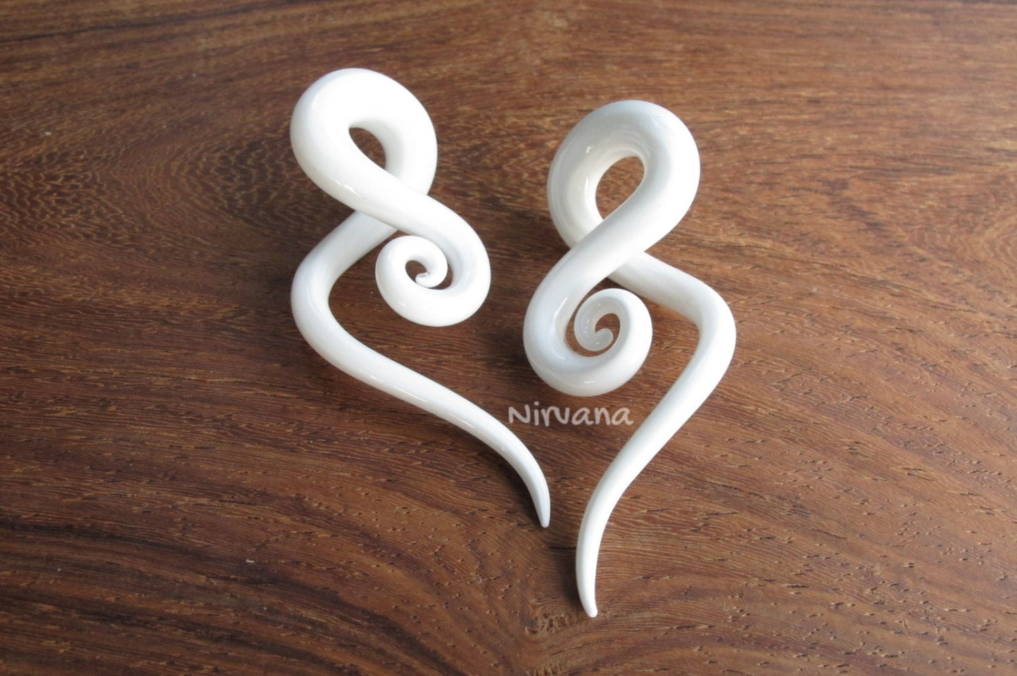 1 Pair (2 Pieces) White Glass Note Spirals