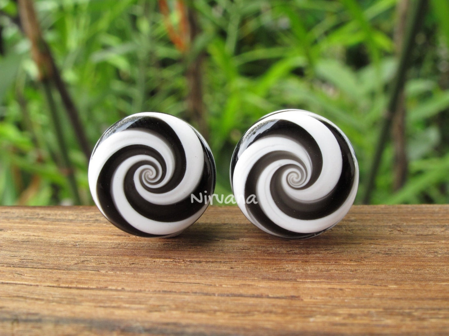 1 Pair (2 Pieces) Black & White Striped Candy Spiral Glass Plugs