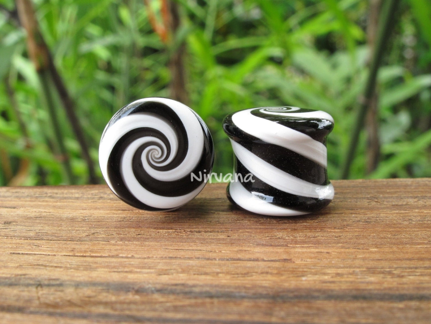 1 Pair (2 Pieces) Black & White Striped Candy Spiral Glass Plugs
