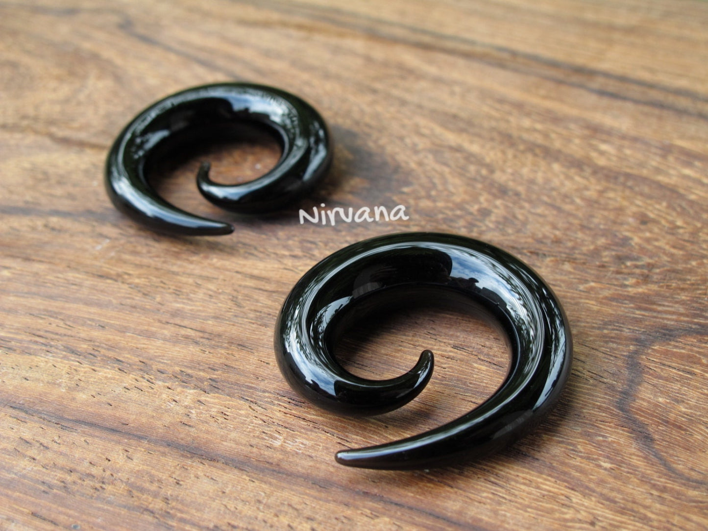 1 Pair (2 Pieces) Solid Color Black Classic Spirals